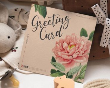 Free Realistic Square Greeting Card Mockup